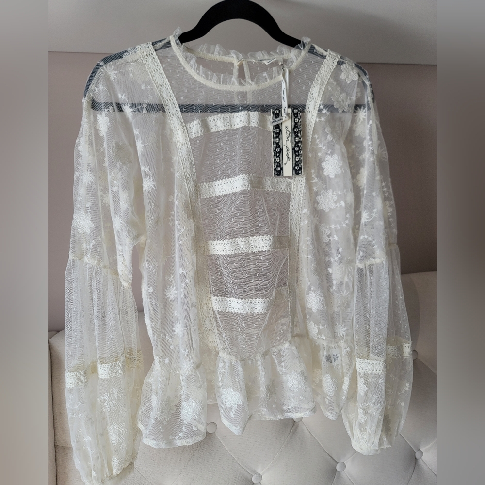 NWT -Sz L- Ultrapink Lace Ivory Blouse - Swiss Dot Peasant Sleeve